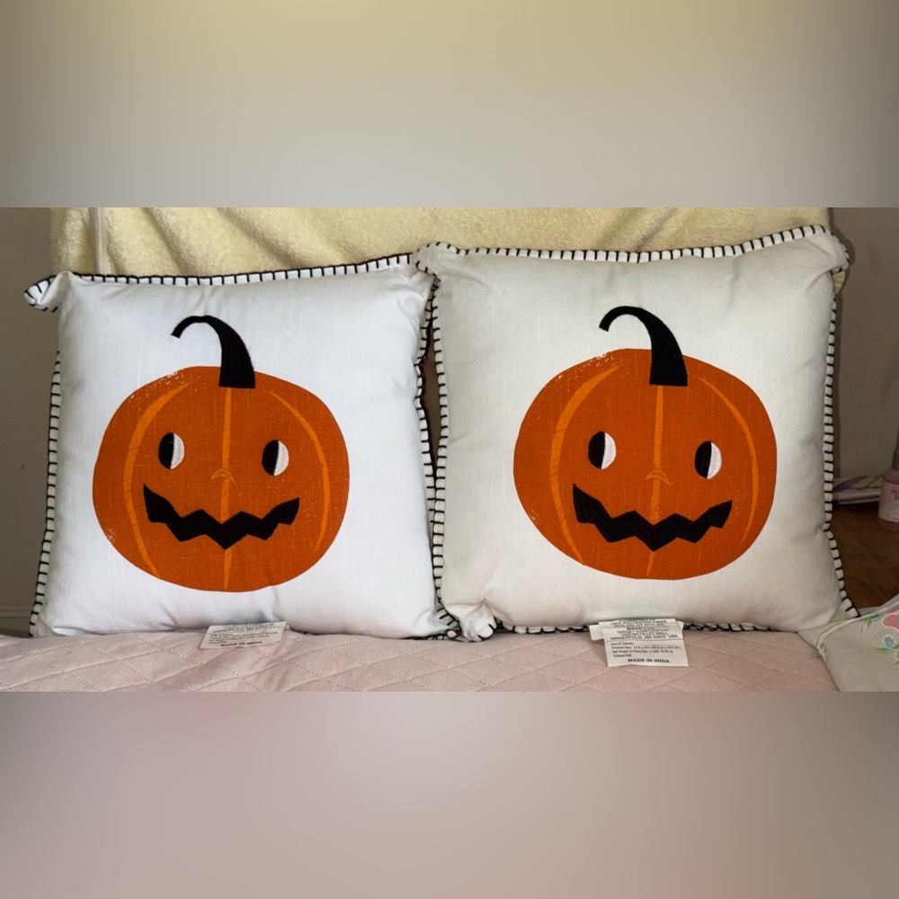 Target Hyde & Eek Boutique Decorative Smiling Pumpkin Face Throw Pillows (2)